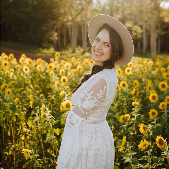 Meet your Posher, Emily - Picture 1 of 2